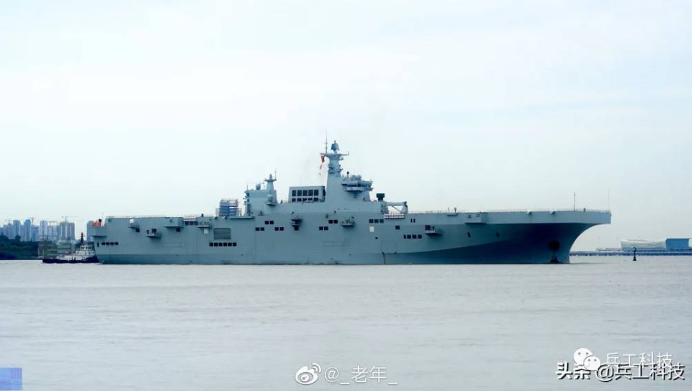 最新！我军075型两栖攻击舰一艘演习、一艘试航